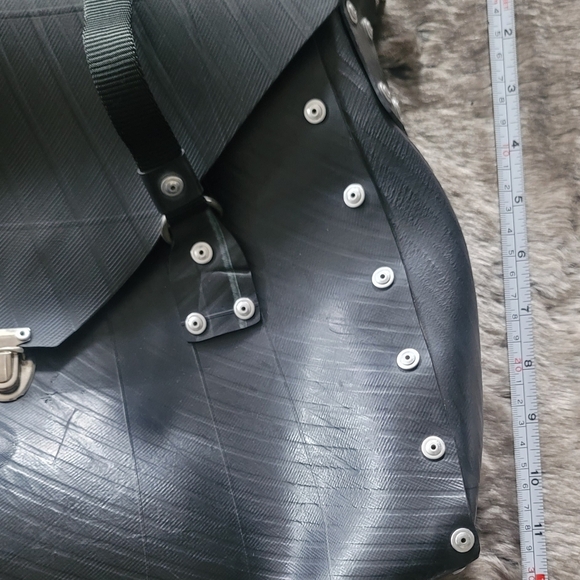 Vintage rycled tire tube- messenger bag - Picture 8 of 10